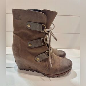 Sorel Joan Of Arctic Wedge Booties, Style NL2173-005, in Size 7.5